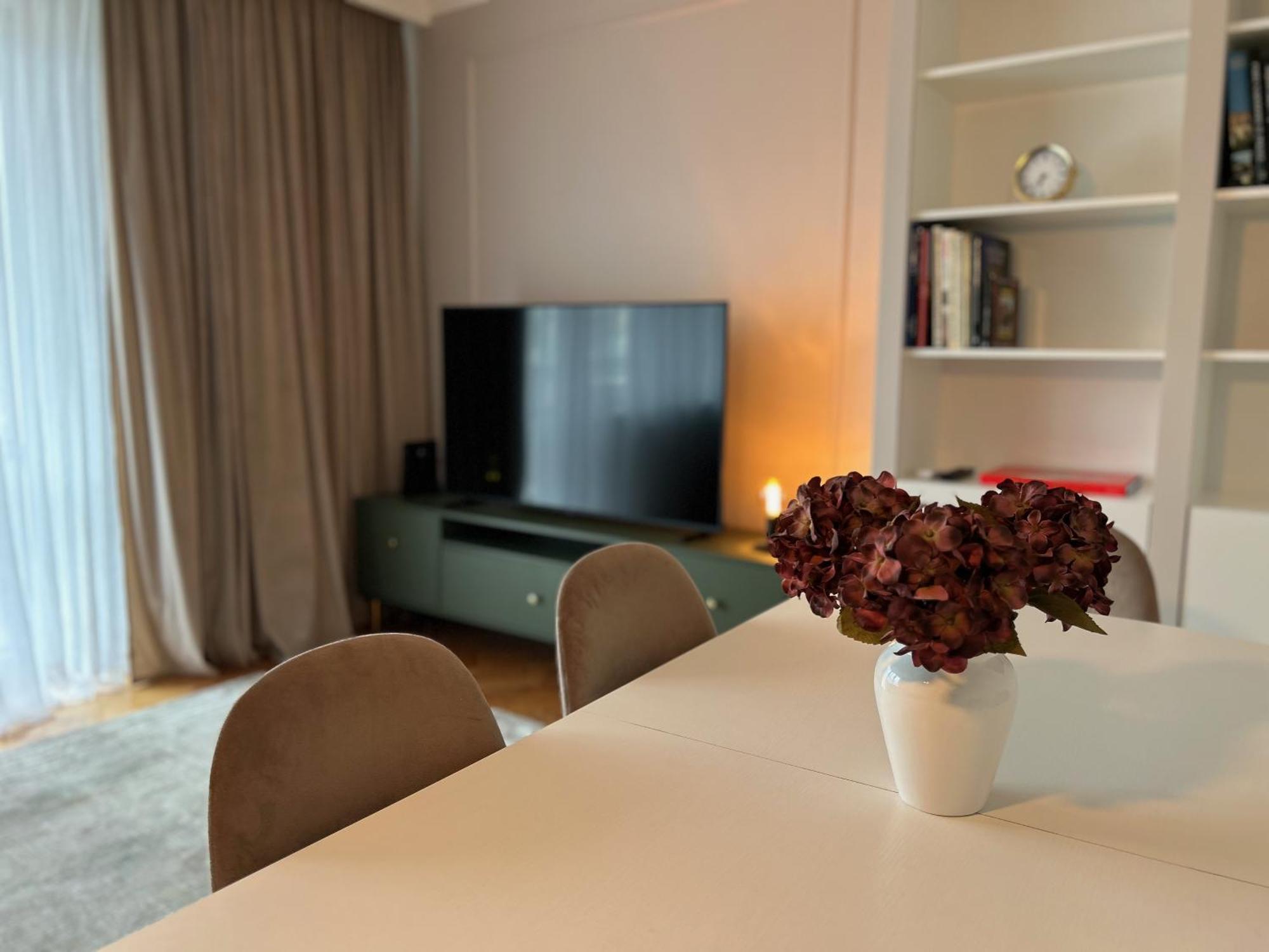 Sunset Apartment *